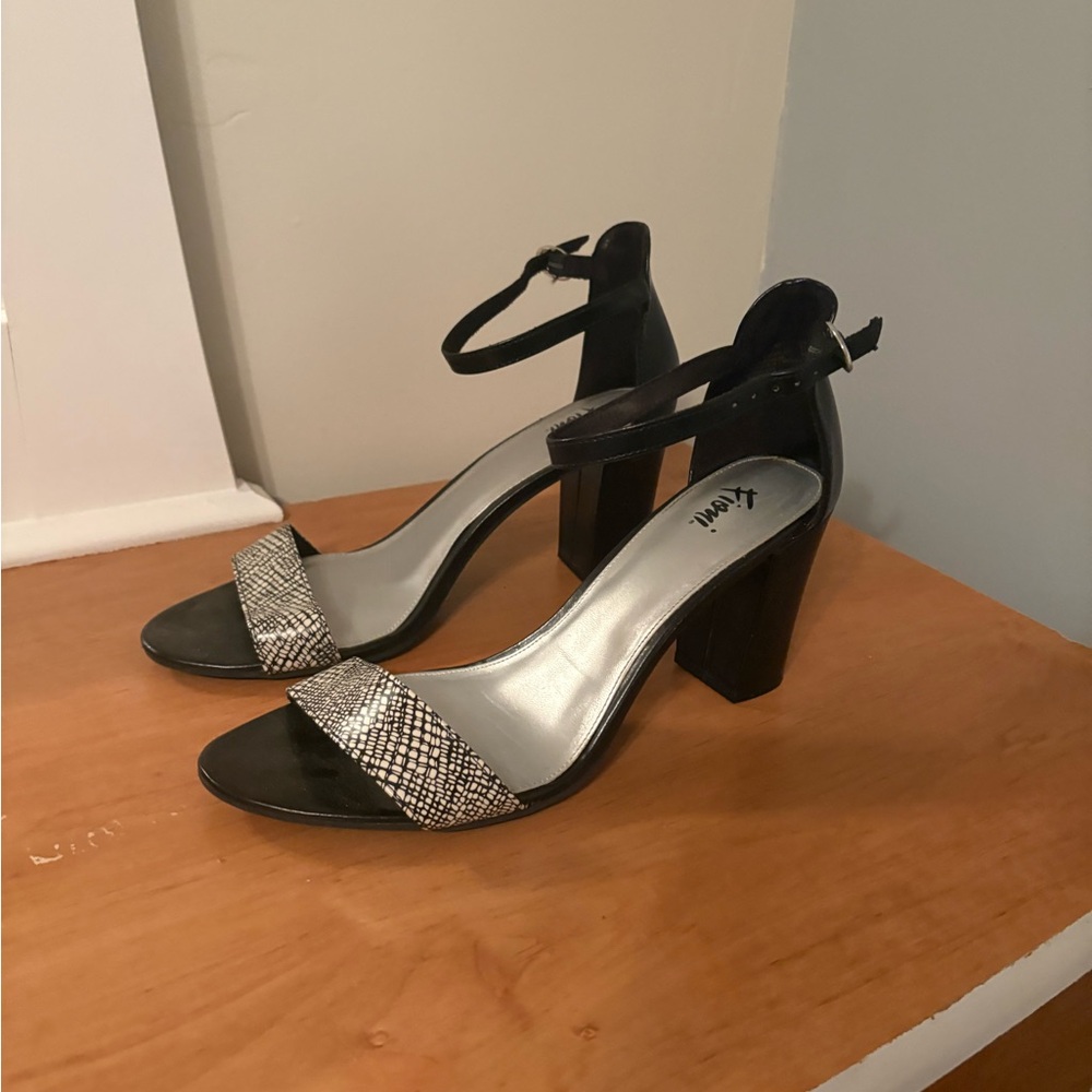 FIONI Clothing Black and Silver Heeled Sandals